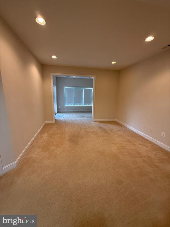 Building Photo - 3680 Chippendale Cir