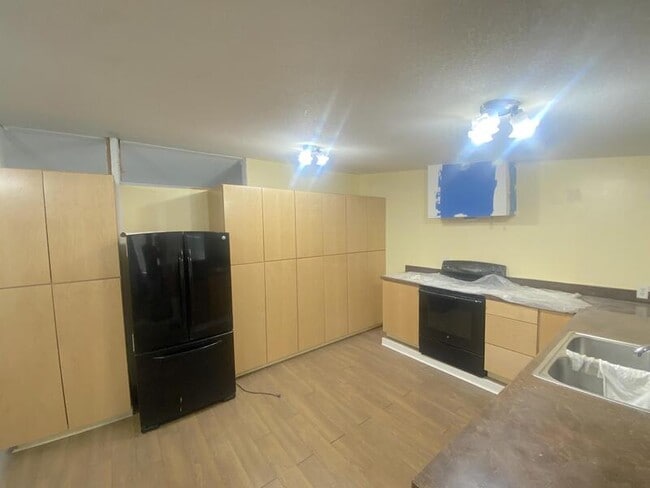 Building Photo - 853 S 200 E