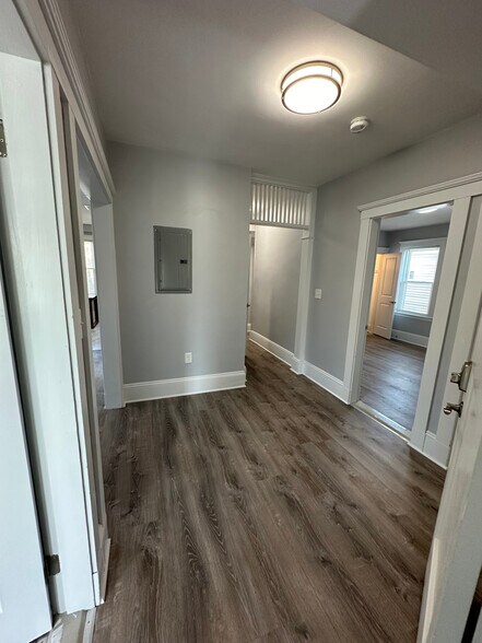 Building Photo - 517 Washington St