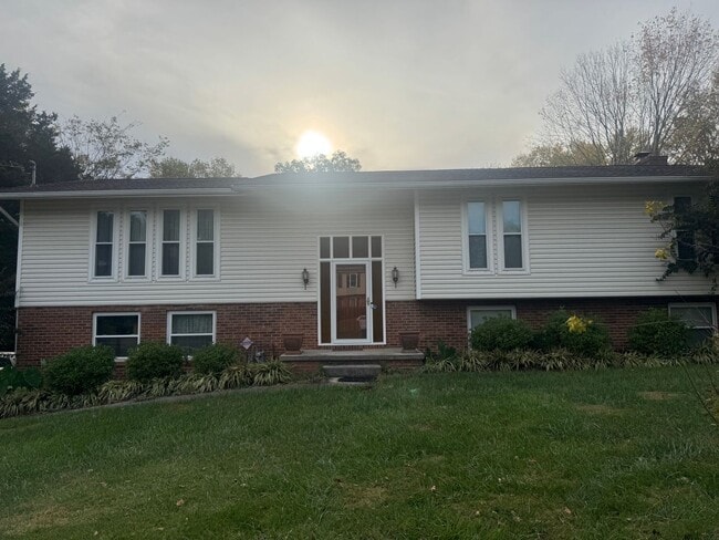 Primary Photo - Knoxville 37923 - Fully furnished 1 bedroo...