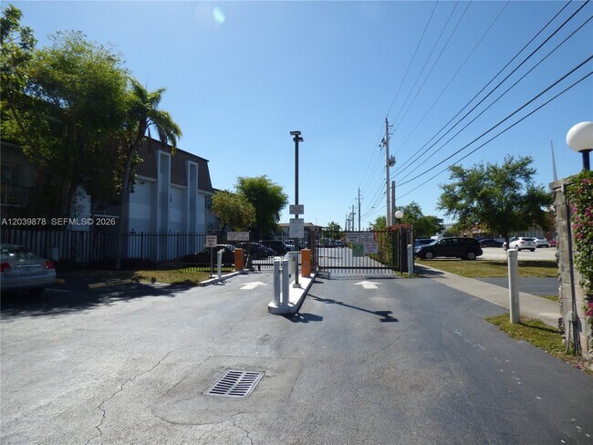 Building Photo - 9631 SW 77th Ave