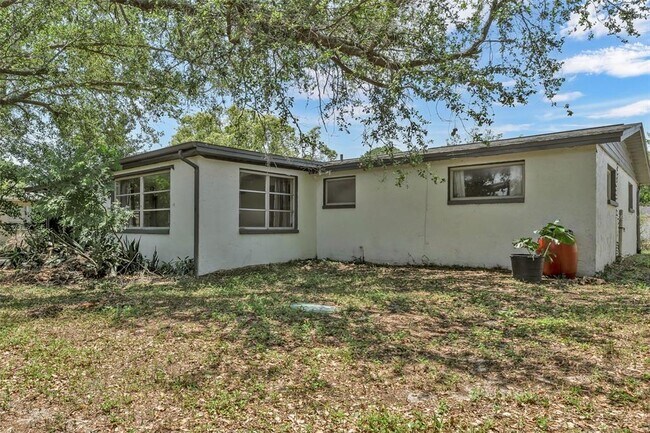 Building Photo - 4348 Shoreline Dr