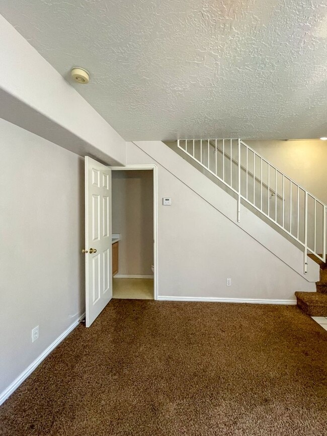 Building Photo - Charming 2 Bedroom Home in Prime Location ...