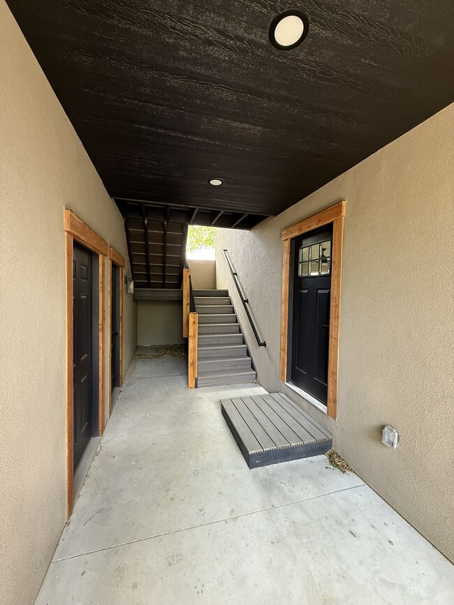 Building Photo - 2319 Cooper Ave