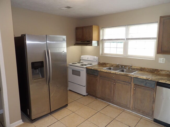 Building Photo - 468 Schenkel Ln