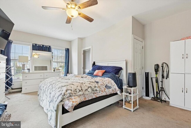 Building Photo - 641 E High St