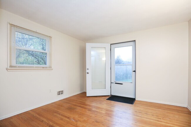 Building Photo - 141 David Ave