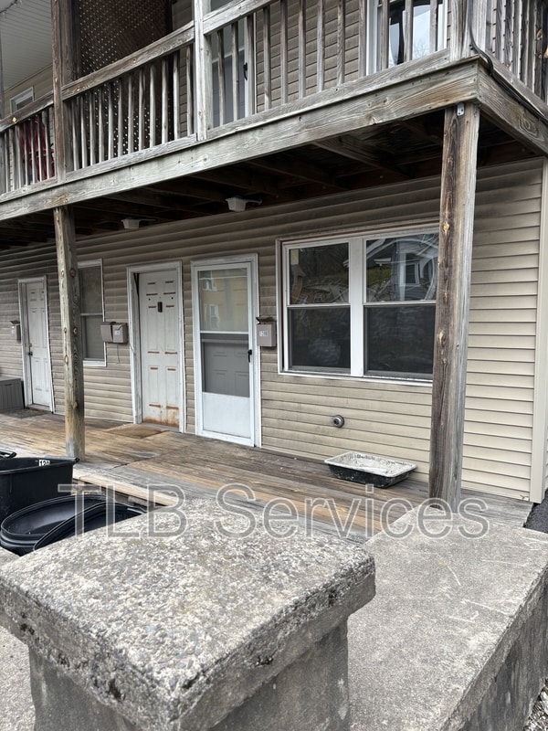 Building Photo - 139 Sand St