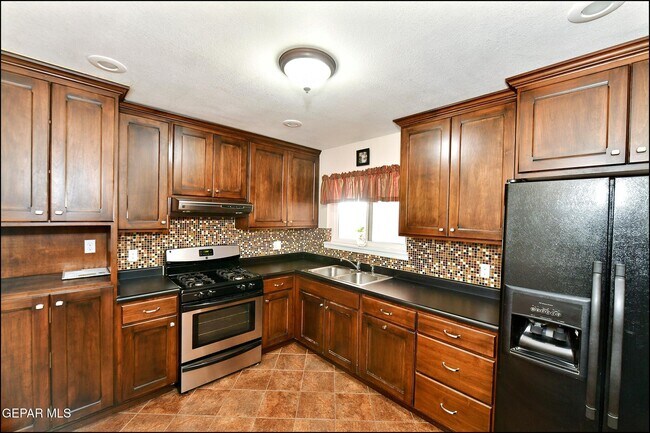 Building Photo - 7830 Basswood Ave