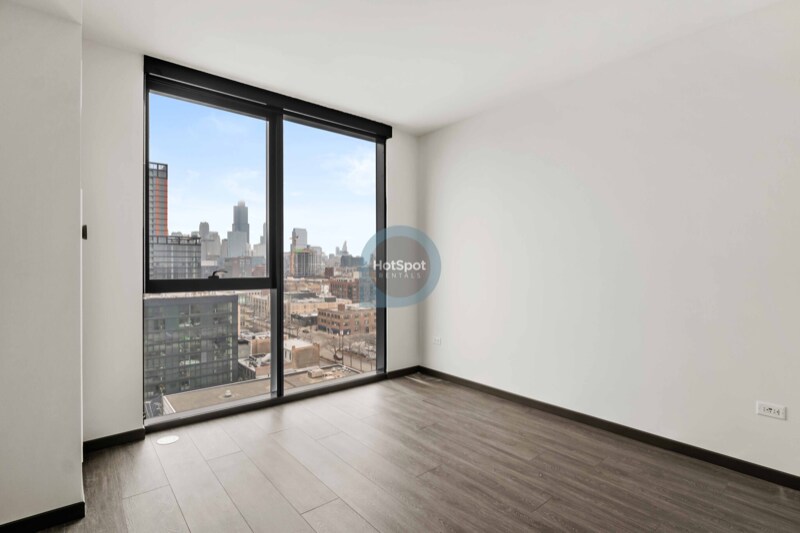 Building Photo - 1350 W Randolph St