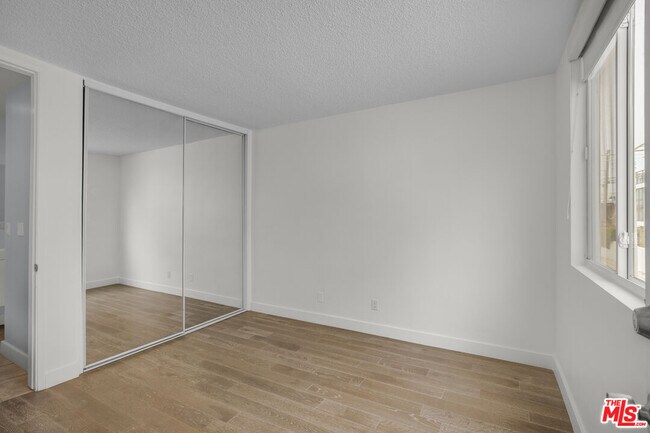 Building Photo - 1 Ironsides St