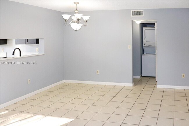 Building Photo - 1080 N Franklin Ave