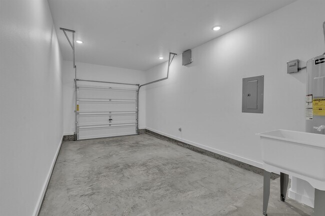 Building Photo - 8218 Casa Verde Rd
