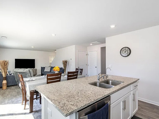 Building Photo - Earn Wealth While Leasing - Like a Homeown...