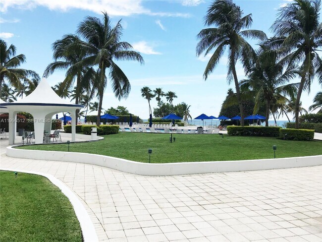 Building Photo - 5161 Collins Ave