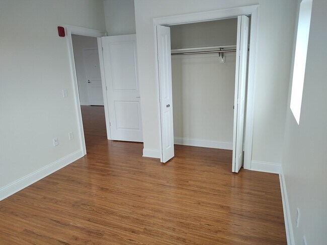 Building Photo - 10 Franklin Ave