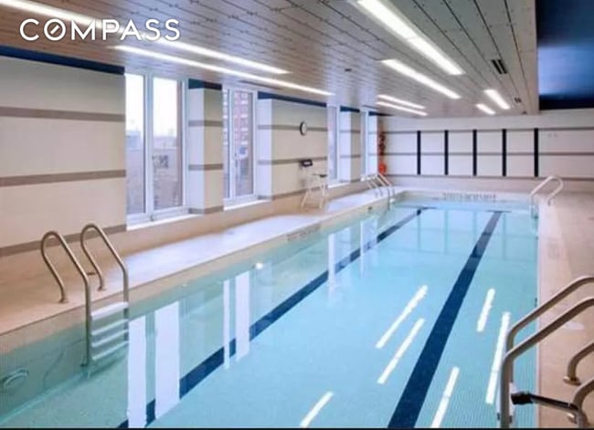 Building Photo - 306 Gold St