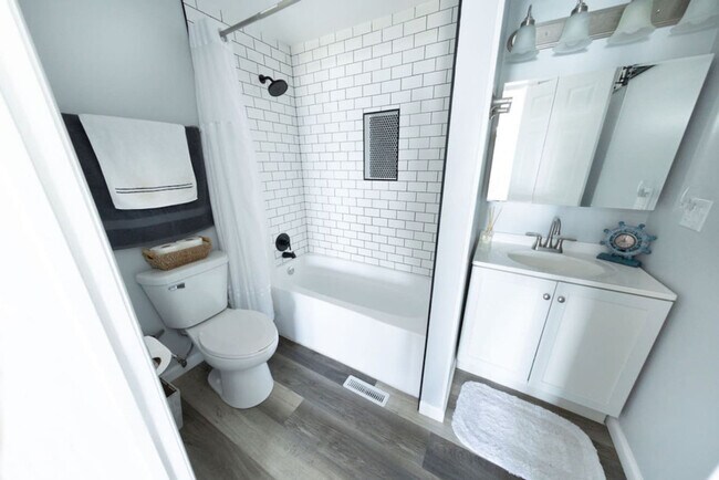 Building Photo - 39259 N Jackson Dr