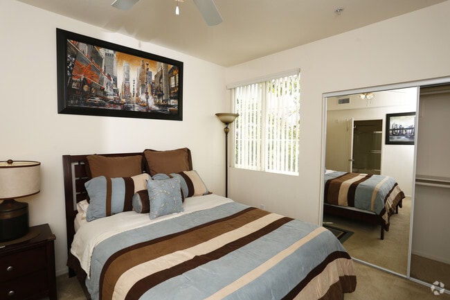 2 Br, 2 Ba-Bedroom - Villa Vincennes Apartments