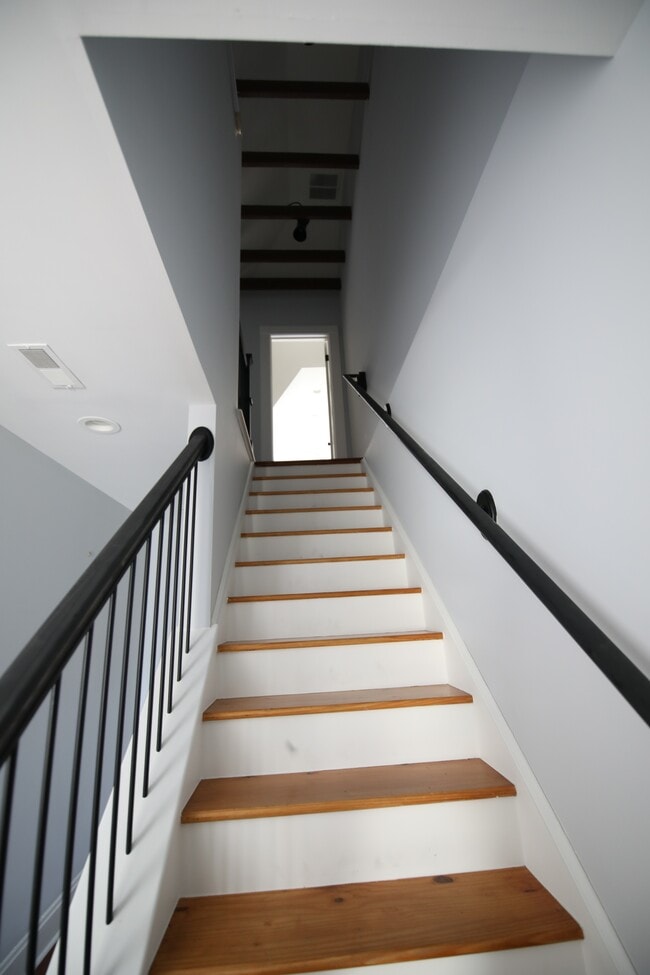 Building Photo - 310 E Beck St