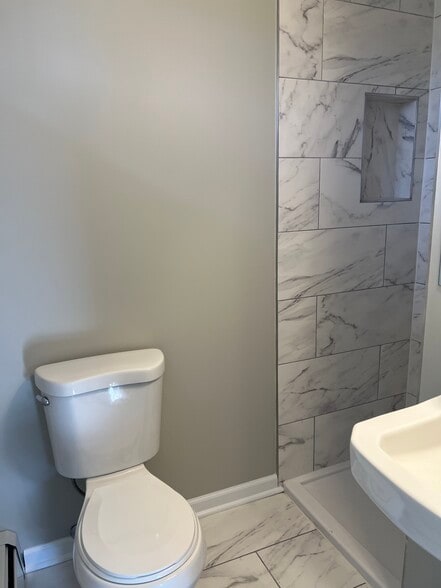 Master Bath - 10804 Coffman Ave