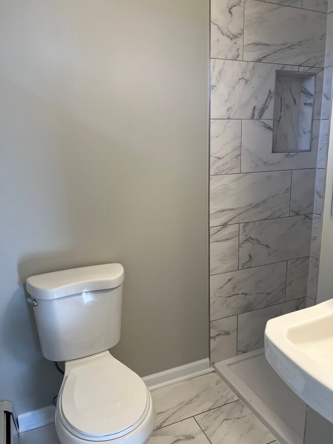 Master Bath - 10804 Coffman Ave