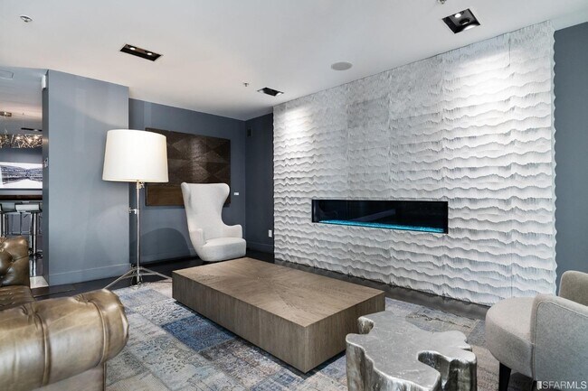 Lobby - 555 4th St