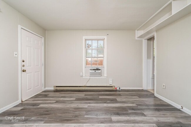 Building Photo - 1725 Ave D