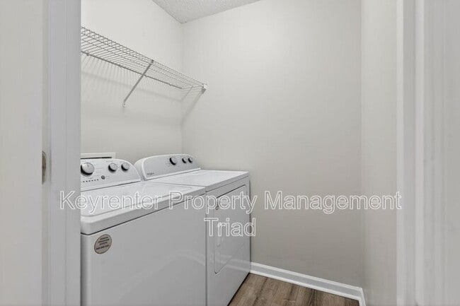 Building Photo - 94 Tannenbaum Cir