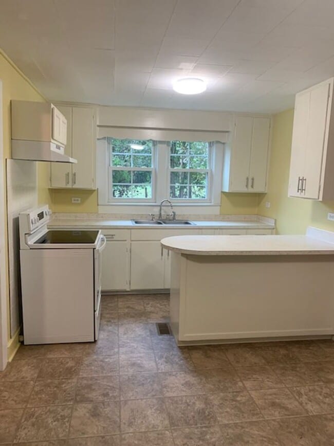 Building Photo - 303 Knitting Mill St