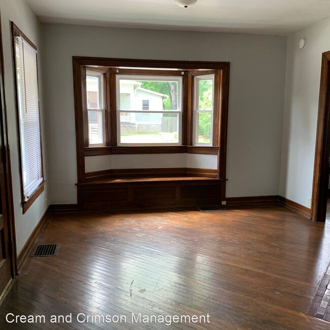 Building Photo - 4 br, 2.5 bath House - 800 North Lincoln