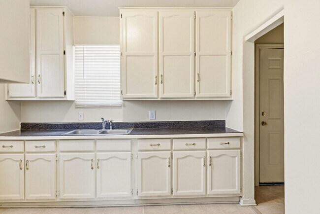 Building Photo - Coming Soon - Renovated Hyde Park Gem Near SoFi, LAX & Metro K Line