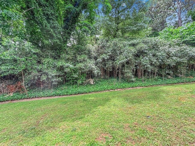 Building Photo - 5030 Meadow Ln
