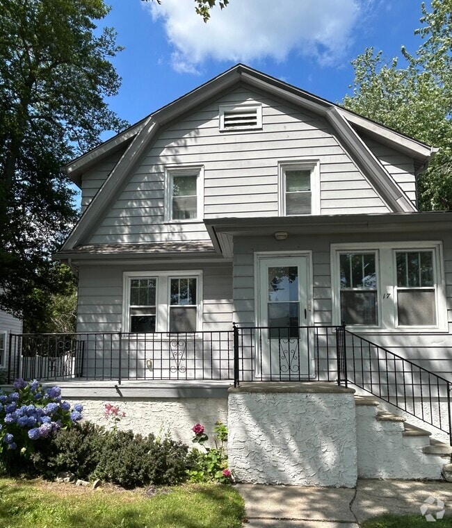 Building Photo - 17 E Meyran Ave