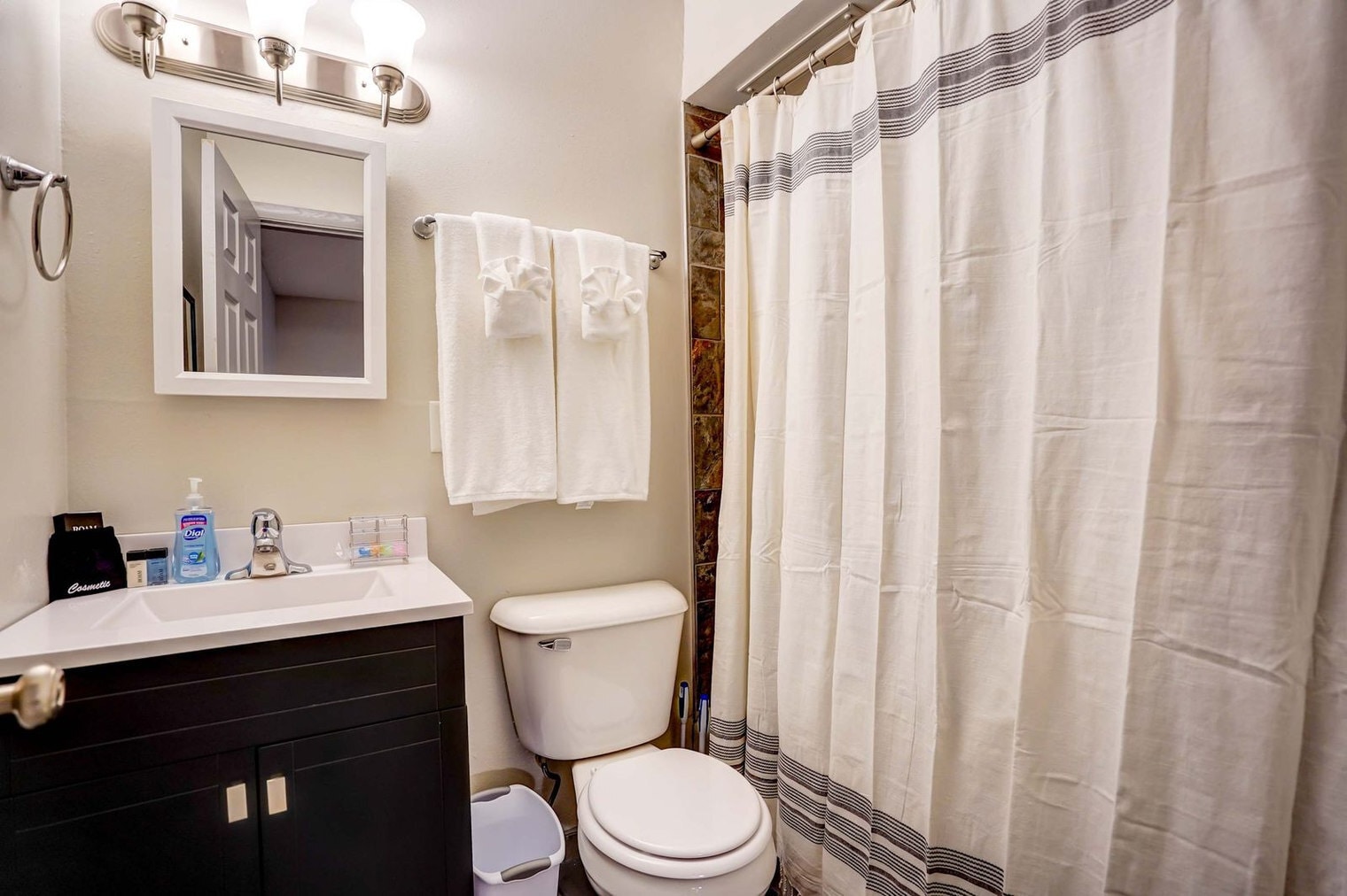 Building Photo - 407 S 94th Pl