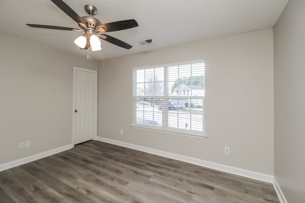 Building Photo - 520 River View Dr