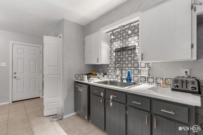 Building Photo - 4906 Colleen Dr