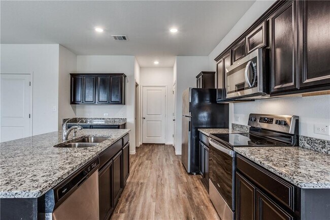 Building Photo - 509 Peony Ct
