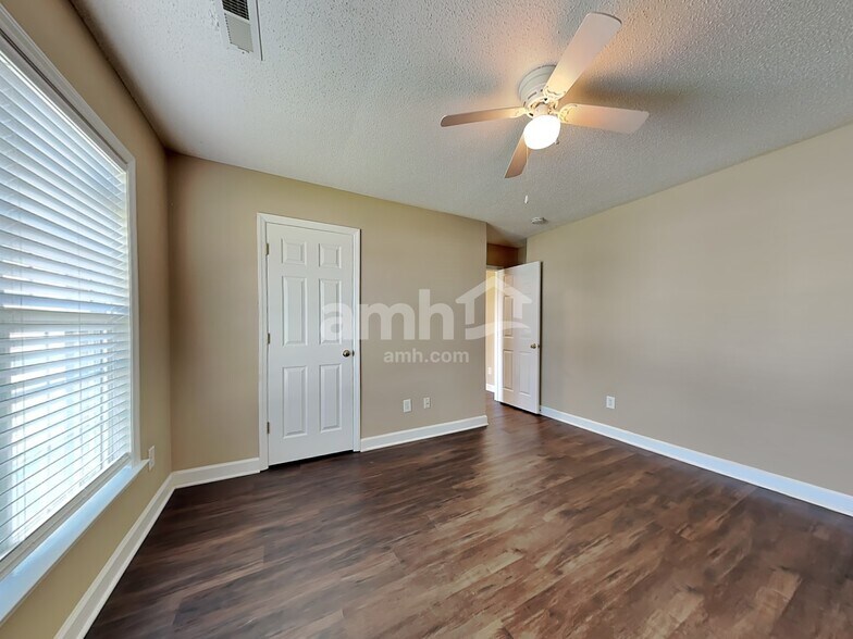 Building Photo - 125 Fiddlers Run Ct