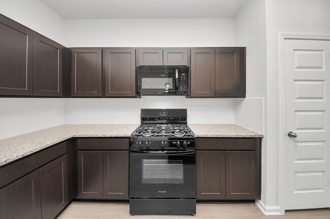 Building Photo - 2715 Crested Creek Ln