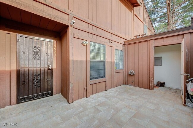 Building Photo - 5923 Laredo St