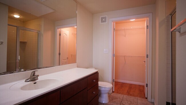 Building Photo - Large 3/2 with Rooftop Pool Walking Distance to UT Austin