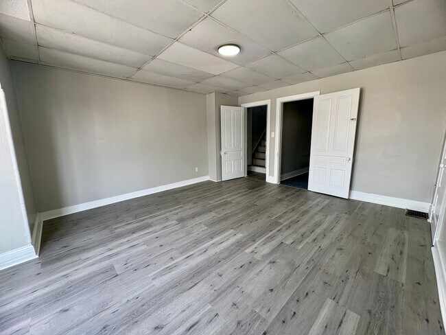 Building Photo - 22 E Jackson St