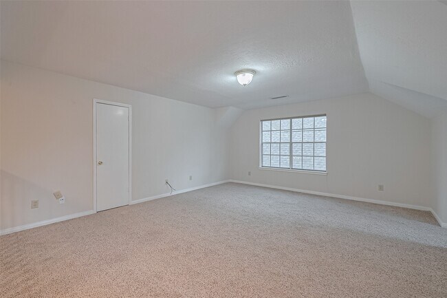 Building Photo - 1327 W Forest Dr
