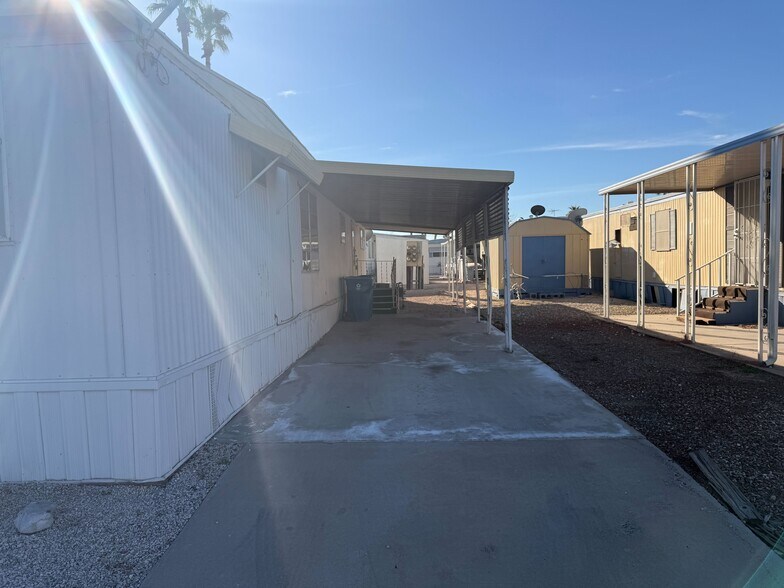 Building Photo - 3601 E Wyoming Ave