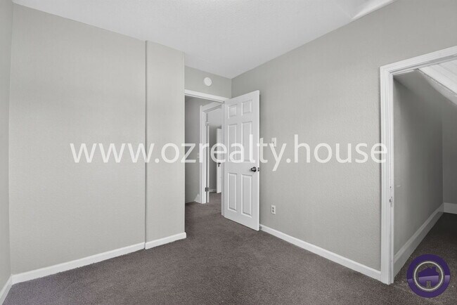 Building Photo - 640 Nesslewood Ave