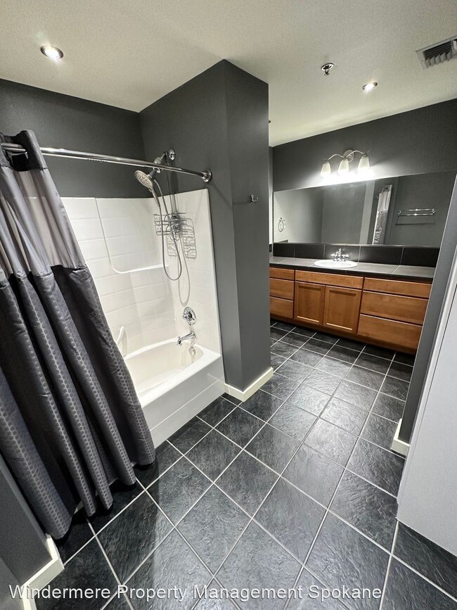 Building Photo - 1 br, 1 bath House - 315 W Riverside Ave #305
