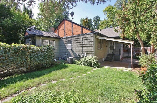 Building Photo - 1216 N 8th St