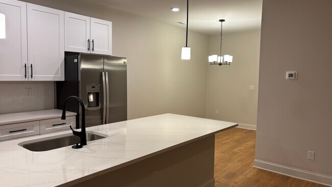 Building Photo - 4817 Victoria Ave