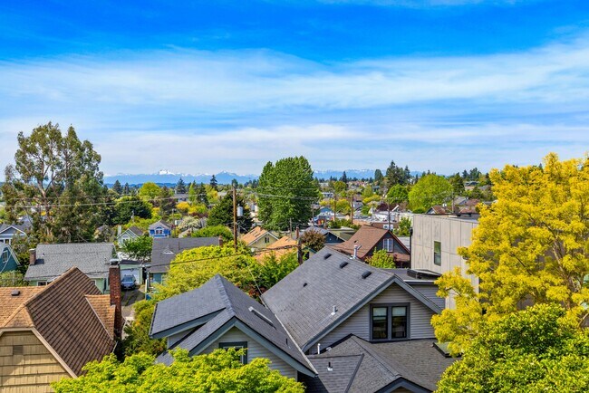 Building Photo - Charming 2BR/2BA Home with Private Balcony...